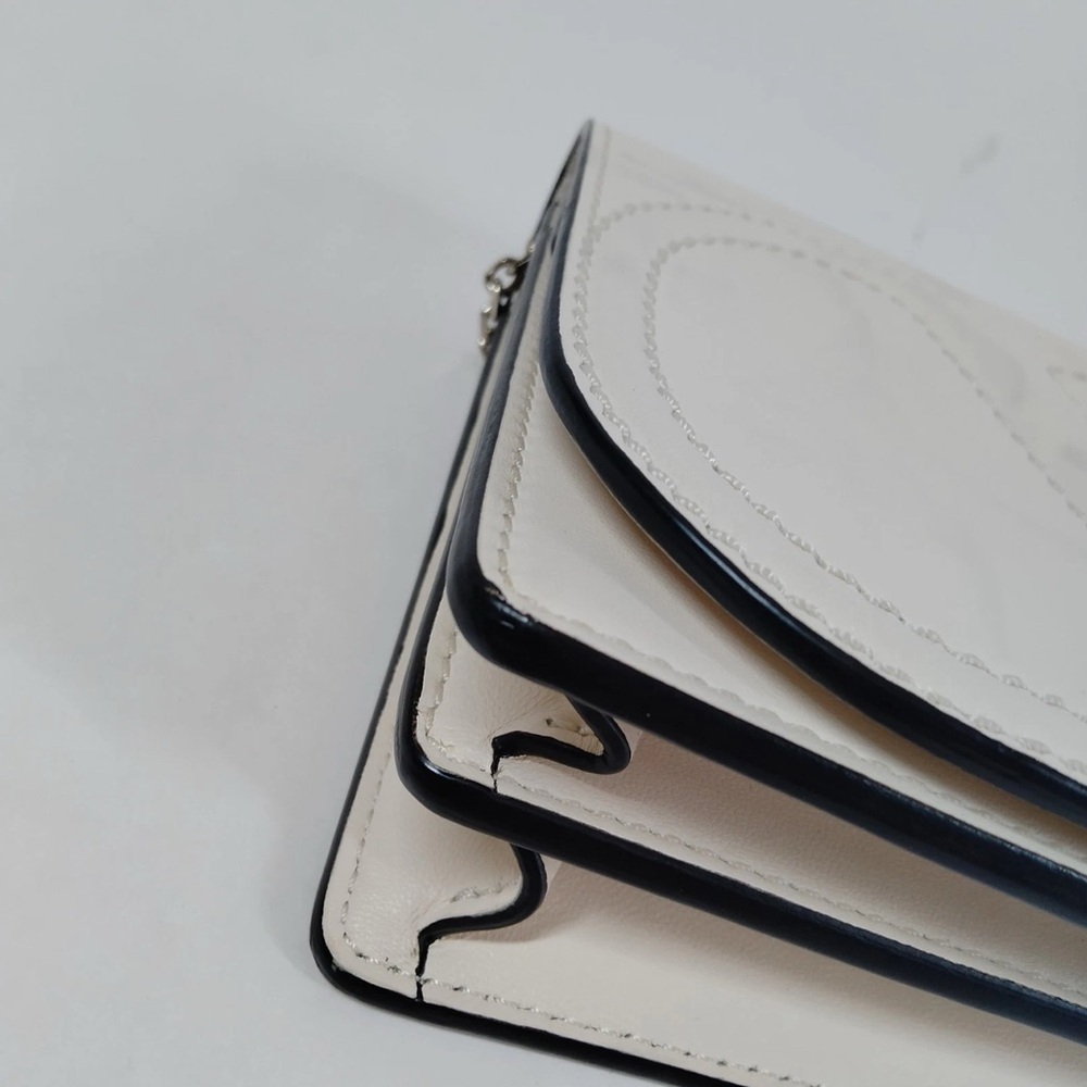Valentino Garavani White Calf Leather Chain crossbody Bag - Picture 6 of 9